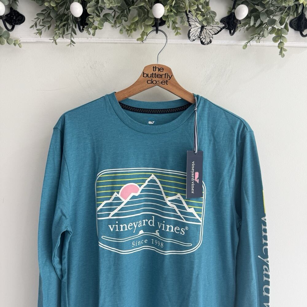 New Men’s Vineyard Vine Mountain Scenic Long Sleeve Graphic Tee Small Teal #CV - Picture 2 of 4